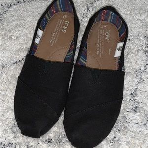 Black Toms Sz 7 (5/$35)